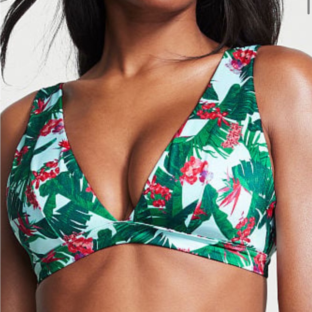 NWT plunge, bikini top with removable pads hook in the back XXL it’s like a 38